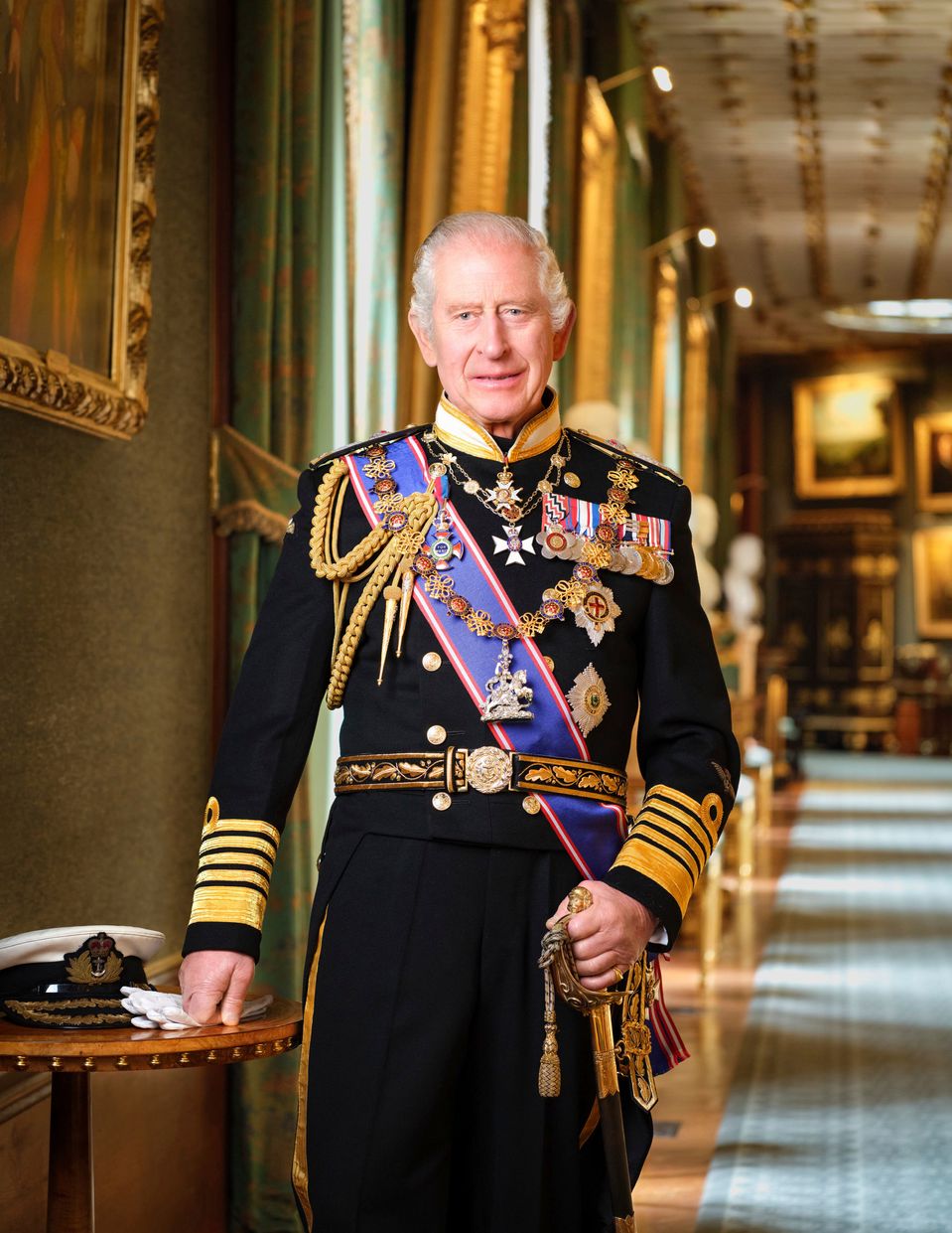 Na nedatovanej snímke vydanej Buckinghamským palácom 15. januára 2024 nový oficiálny portrét britského kráľa Karola III.