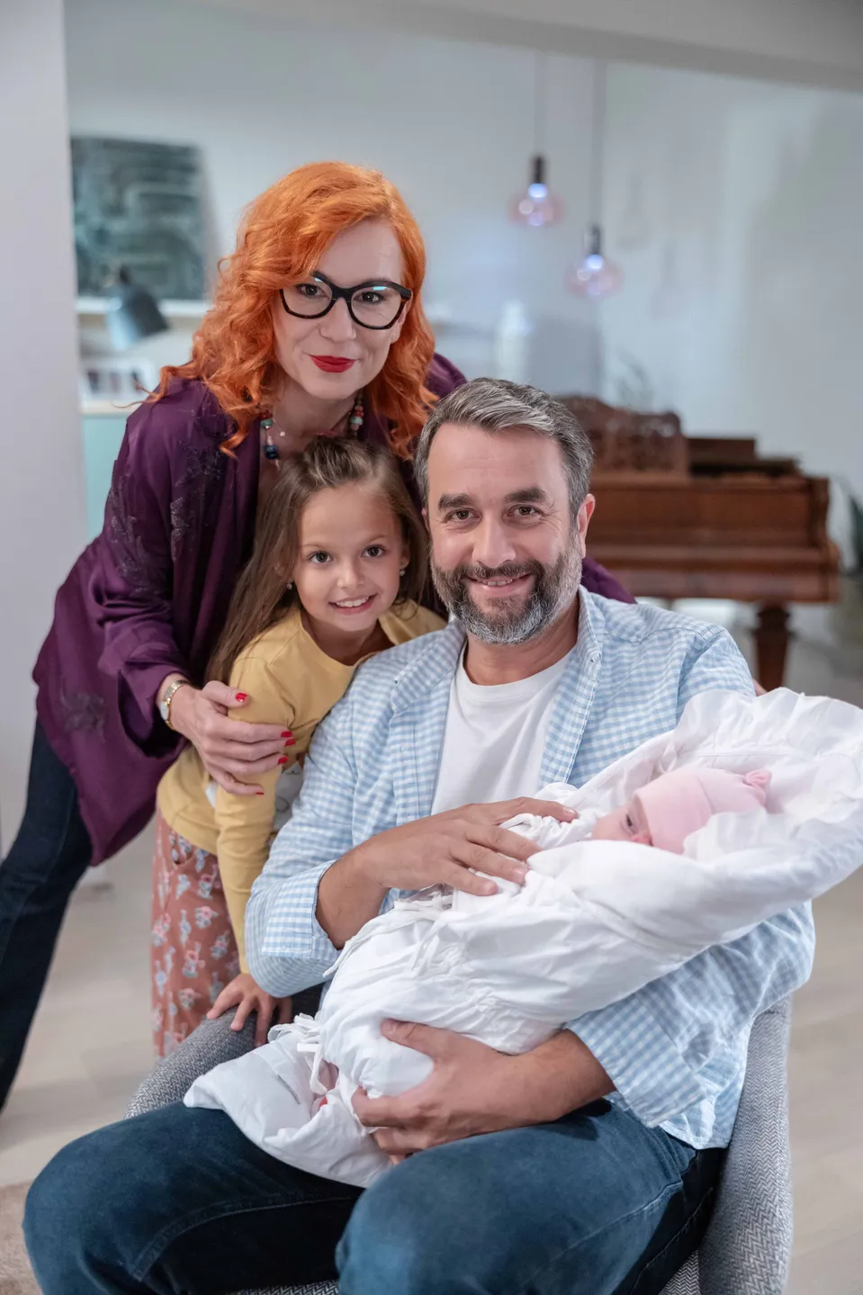 Helena Krajčiová, Larisa Mižigar a Vladimír Kobielsky v seriáli Mama na prenájom