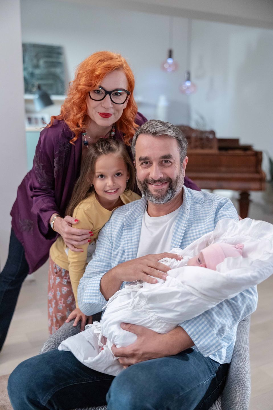 Helena Krajčiová, Larisa Mižigar a Vladimír Kobielsky v seriáli Mama na prenájom