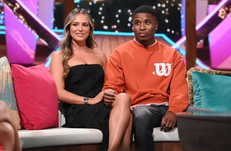 Leah Taylor a Montel McKenzie z britského Love Islandu.