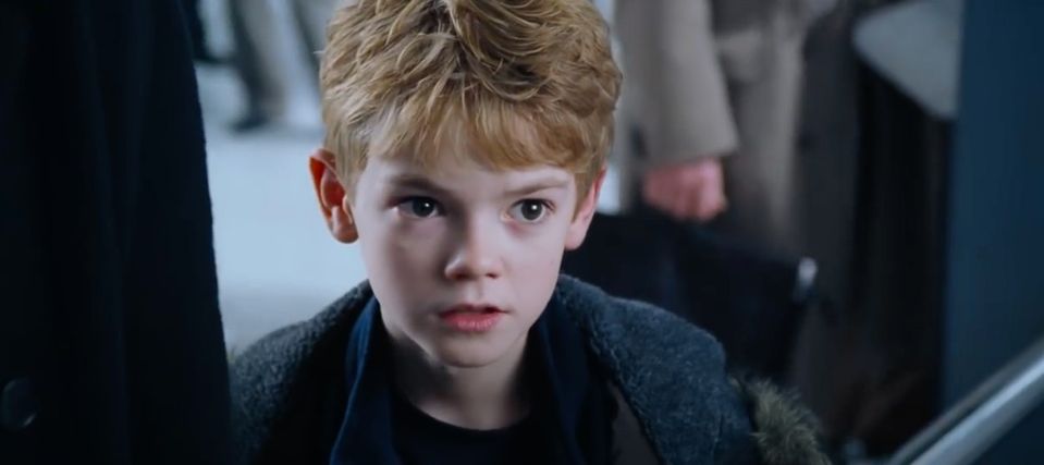 Thomas Brodie-Sangster vo filme Láska nebeská (2003)