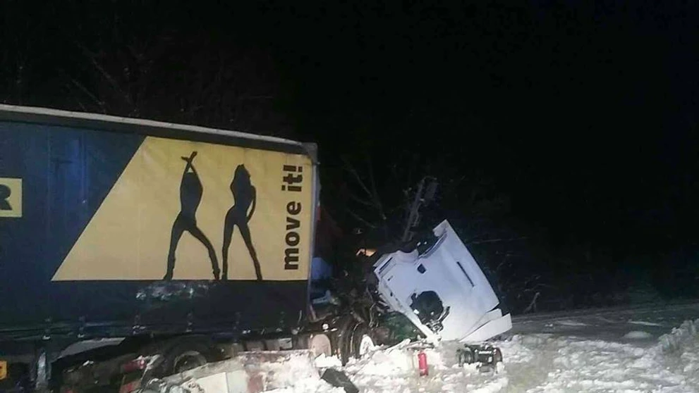 Zrážka vlaku a kamiónu v obci Podvysoká.