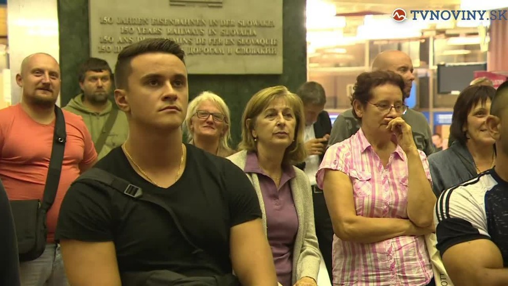 Vlak v Bratislave pretrhol trakčné vedenie