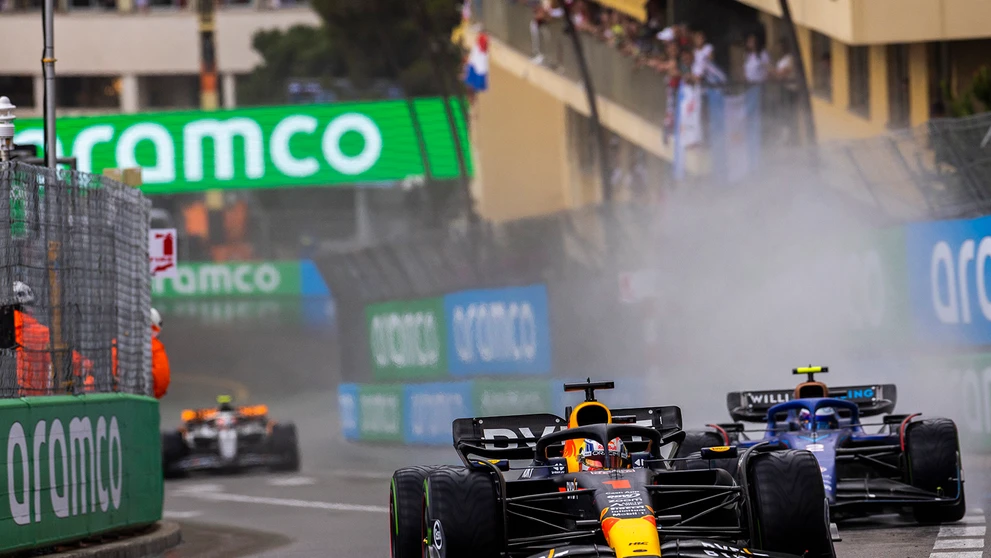 Max Verstappen počas pretekov v Monaku