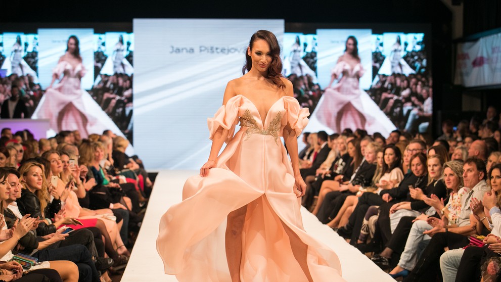 Dokonalá kombinácia. Nádherné šaty na krásnej Verešovej