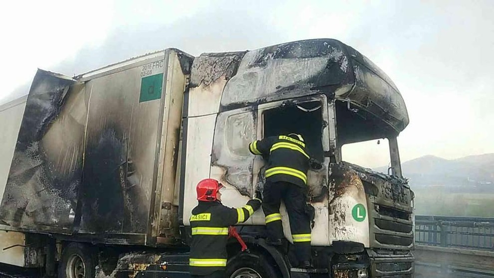 Nehoda na rýchlostnej ceste R3 v katastri obce Horná Lehota.