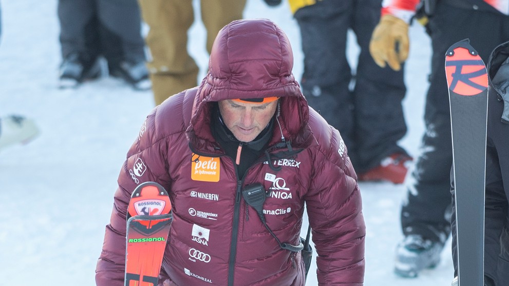 Tréner Mauro Pini po páde Petry Vlhovej počas prvého kola obrovského slalomu v Jasnej.