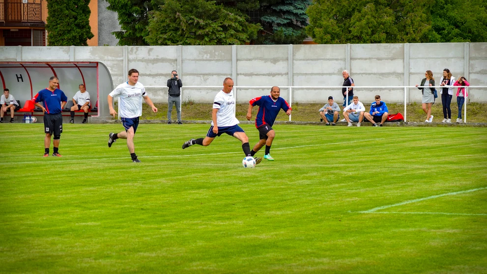 Pred derby si zahrali aj starí páni 