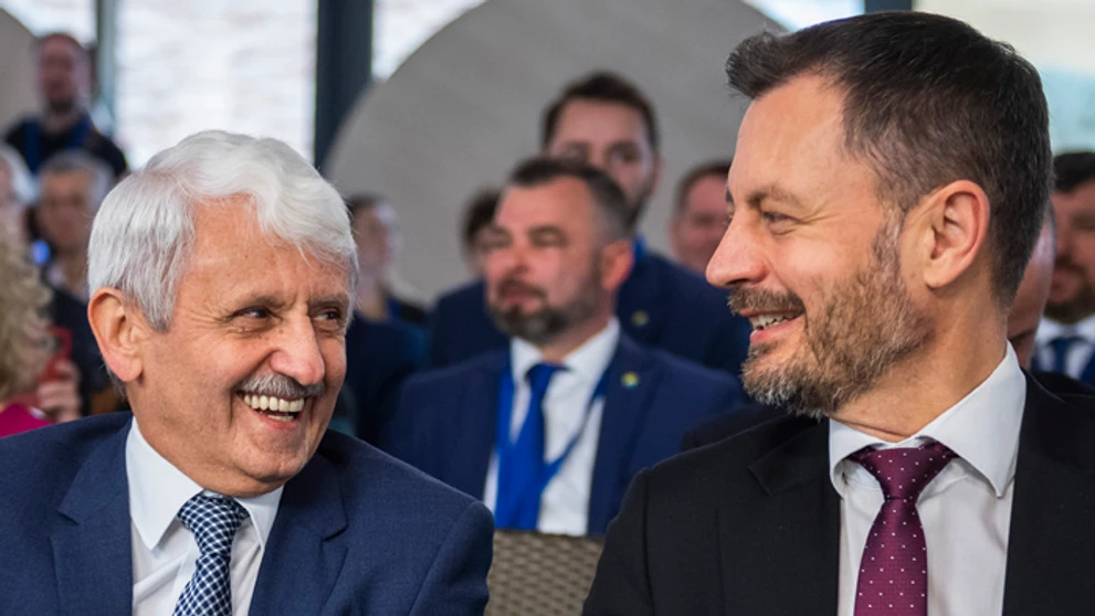 Mikuláš Dzurinda a predseda vlády Eduard Heger počas snemu strany Spolu.