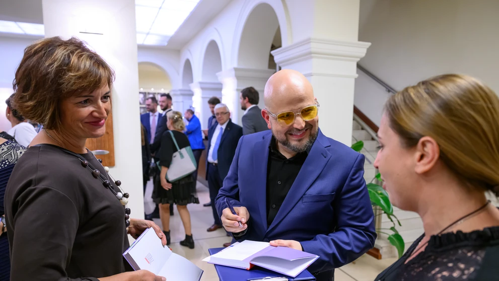 Marian Lechan na krste svojej knihy.