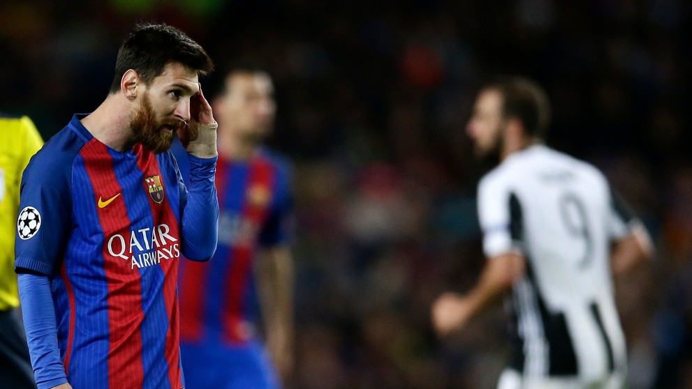 Sklamaný Lionel Messi z Barcelony v odvete štvrťfinále LM proti Juventusu.