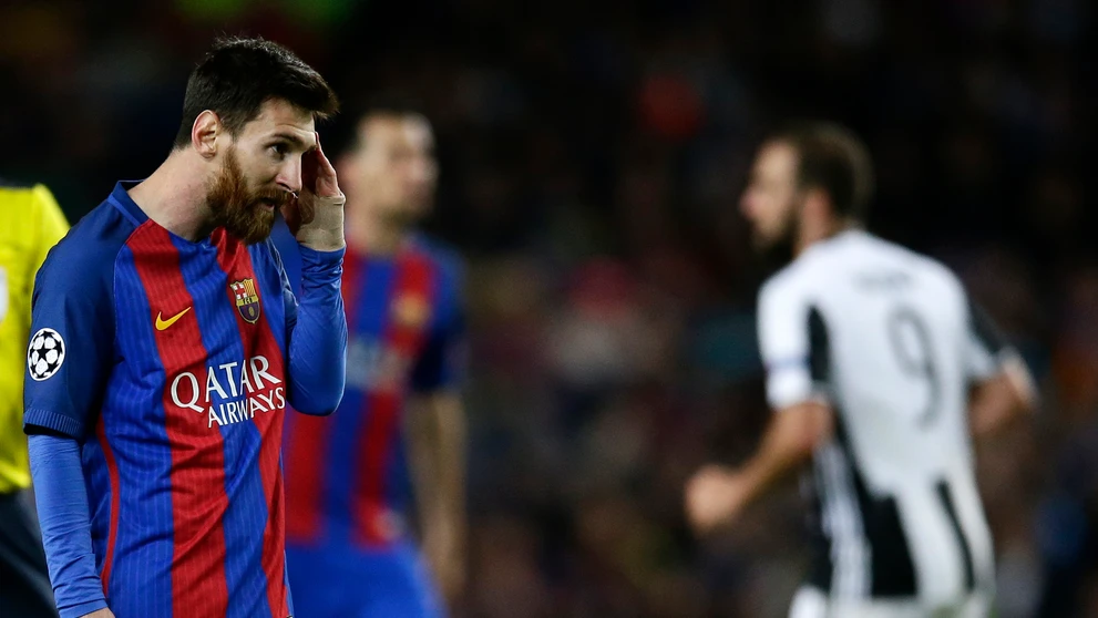 Sklamaný Lionel Messi z Barcelony v odvete štvrťfinále LM proti Juventusu.