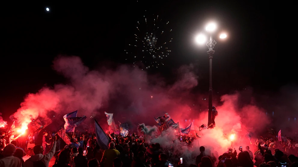 Neapolčania oslavujú zisk titulu.
