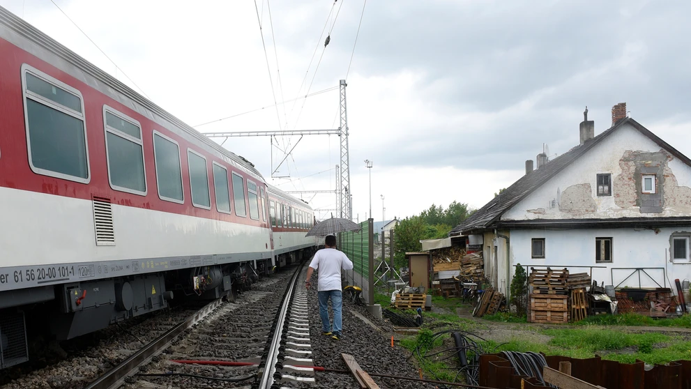 Pri Trenčíne sa vykoľajil vlak