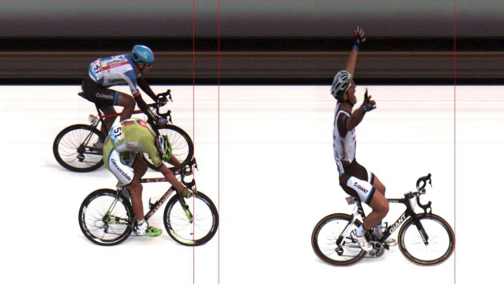 Cieľová fotografia na 1. etapa TdF z Leedsu do Harrogate. Sagan skončil druhý.