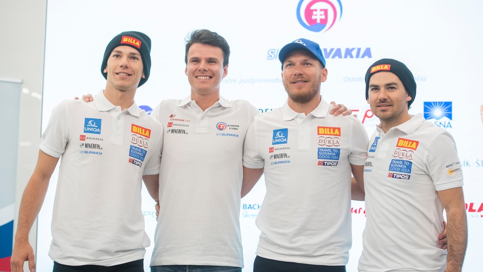 Slovenskí reprezentanti v zjazdovom lyžovaní zľava Teo Žampa, Martin Hyška, Adam Žampa a Andreas Žampa.