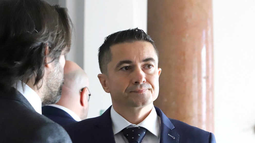 Bývalý štátny tajomník ministerstva financií Radko Kuruc (vpravo) a jeho advokát Robert Kaliňák (vľavo)