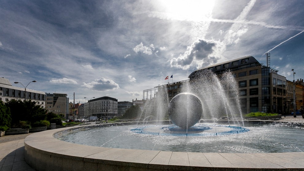 Fontána Planéta mieru v Bratislave.