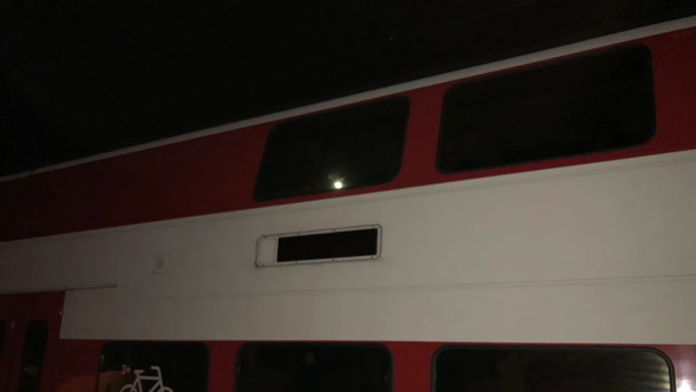 Vlaková súprava bez elektriny.