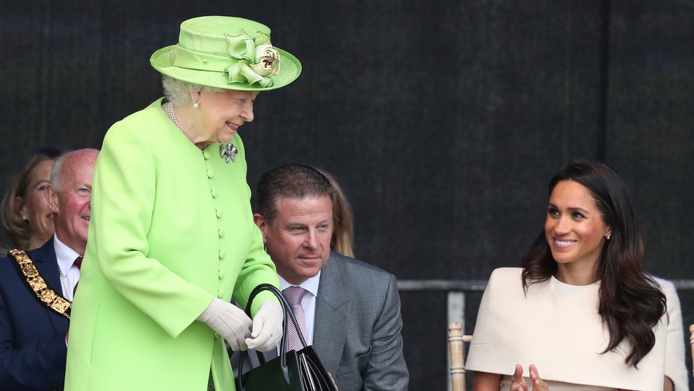 Meghan Markle robila spoločnosť kráľovnej Alžbete II. na oficiálnom otvorení nového mostu.