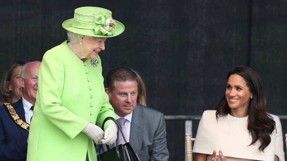 Meghan Markle robila spoločnosť kráľovnej Alžbete II. na oficiálnom otvorení nového mostu.