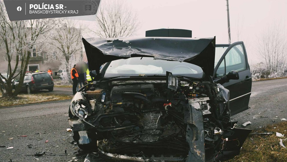 Pri nehode sa vážne zranilo 12-ročné dievča.