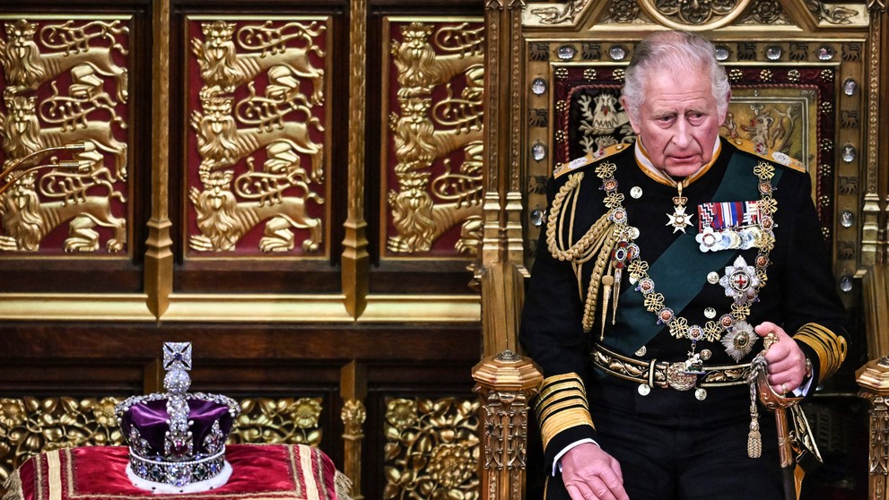Na snímke britský princ Charles na otvorení nového zasadacieho obdobia britského parlamentu v Snemovni lordov v Londýne. 