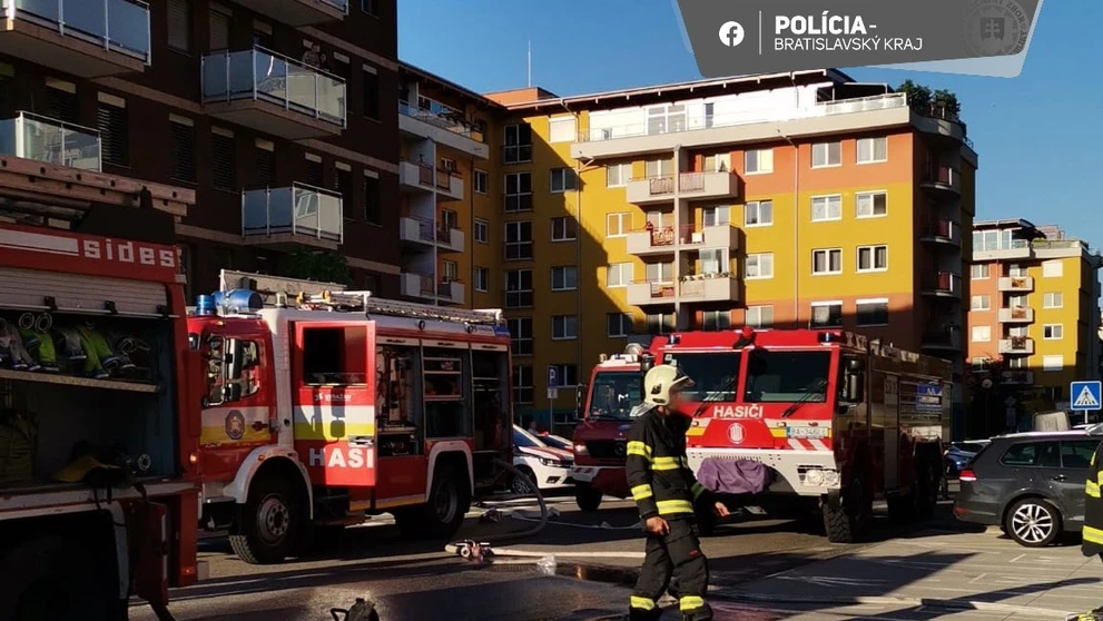Budovu museli evakuovať.
