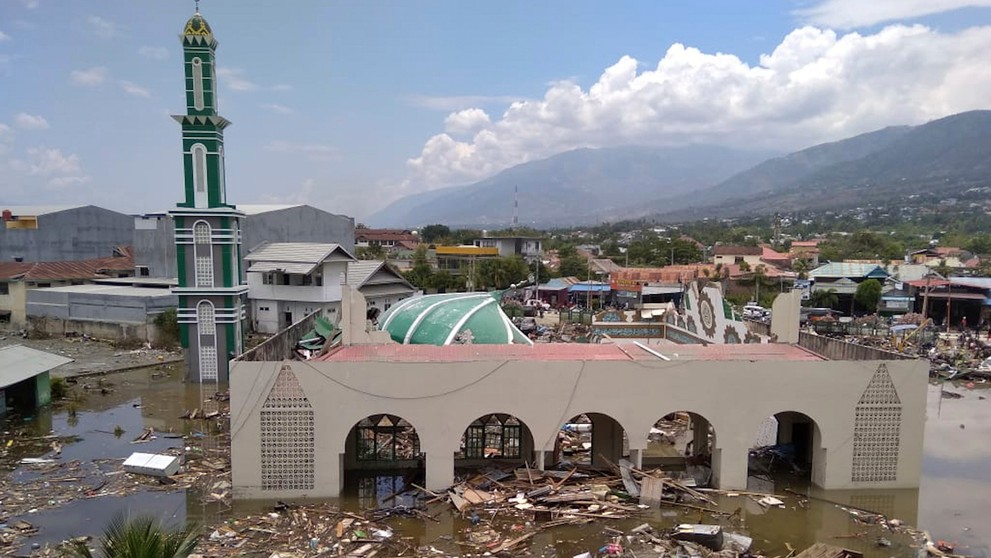Trojmetrová vlna cunami ničila všetko, čo jej prišlo do cesty.