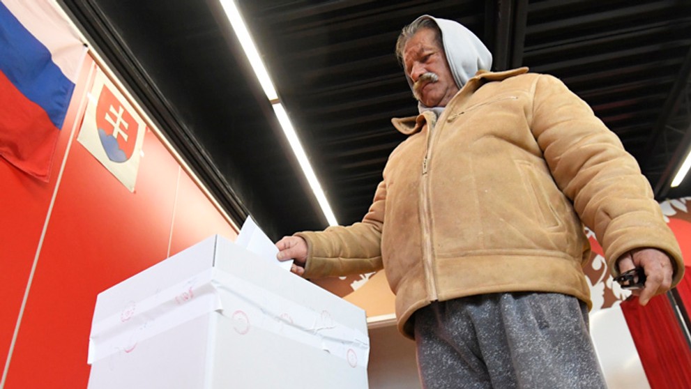 Voľby na Luniku IX.