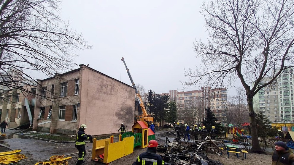 Trosky havarovaného vrtuľníka.