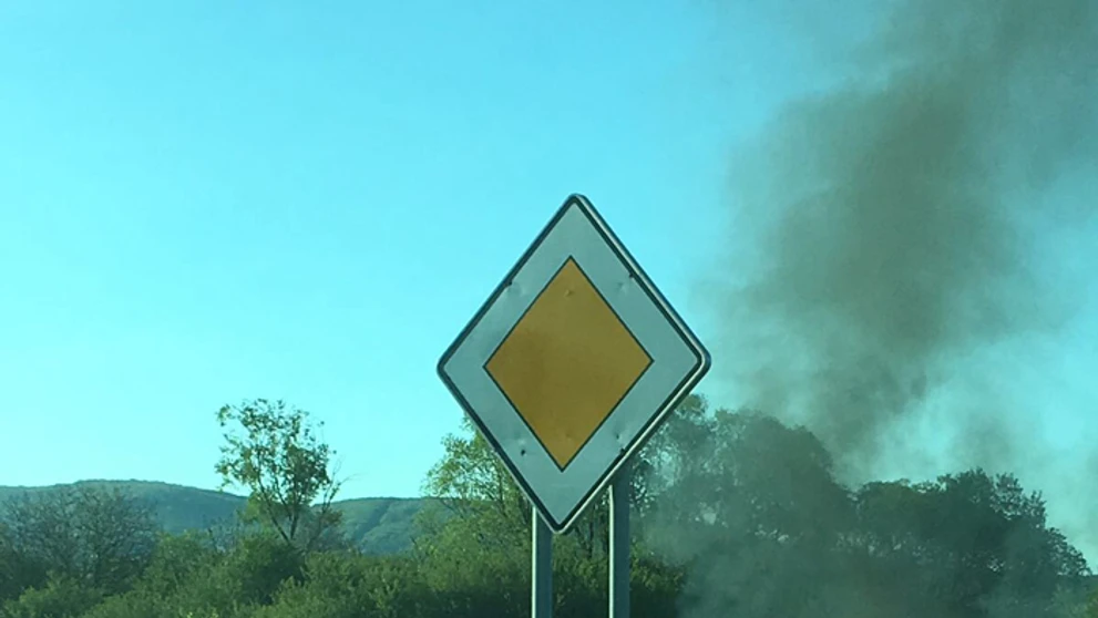 Horiaca motorka na D4 pri Stupave.