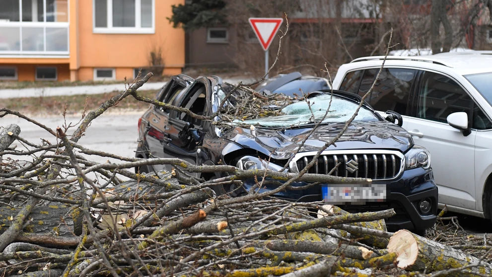 Škody po silnom vetre v Košiciach.