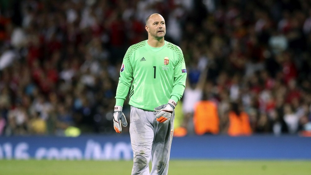 Maďarský brankár Gábor Király v osemifinále ME vo futbale medzi Maďarskom a Belgickom.