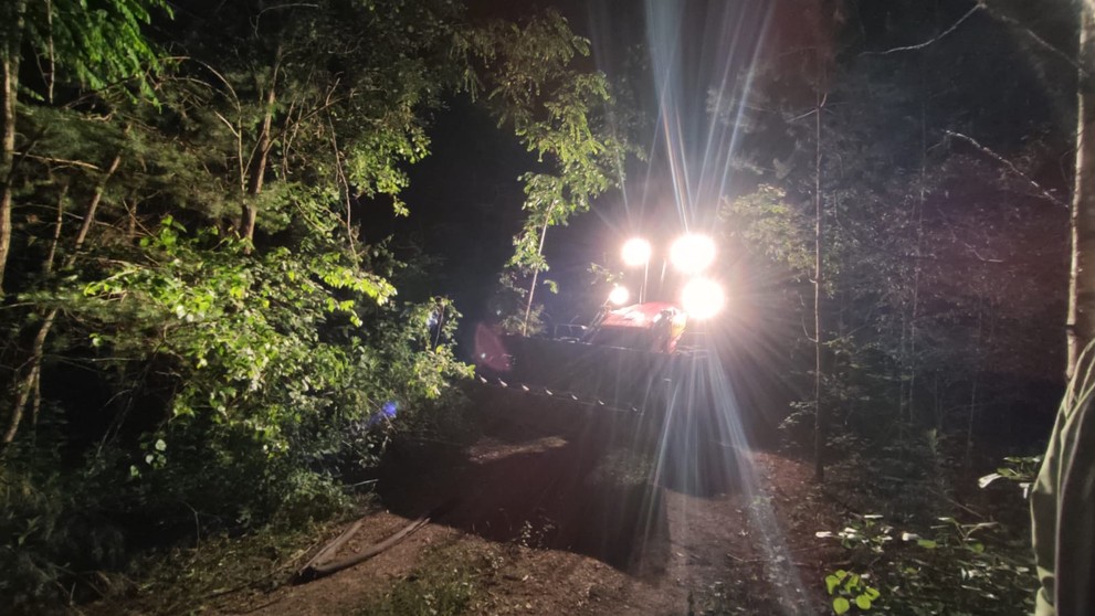 Vyslobodzovanie zasypaných ľudí z bane Bankov.