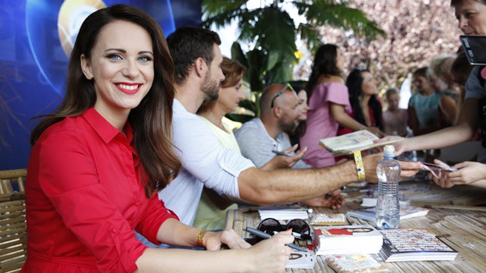 Lenka Vavrinčíková na autogramiáde