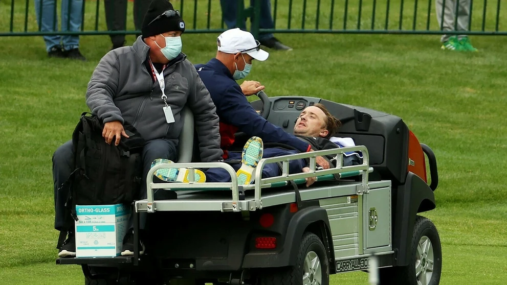 Tom Felton skolaboval počas golfového turnaja. Následne ho odviezli z ihriska