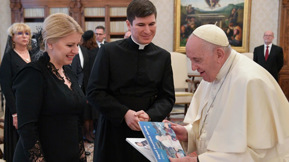 Prezidentka Zuzana Čaputová počas osobnej audiencie s pápežom Františkom vo Vatikáne.