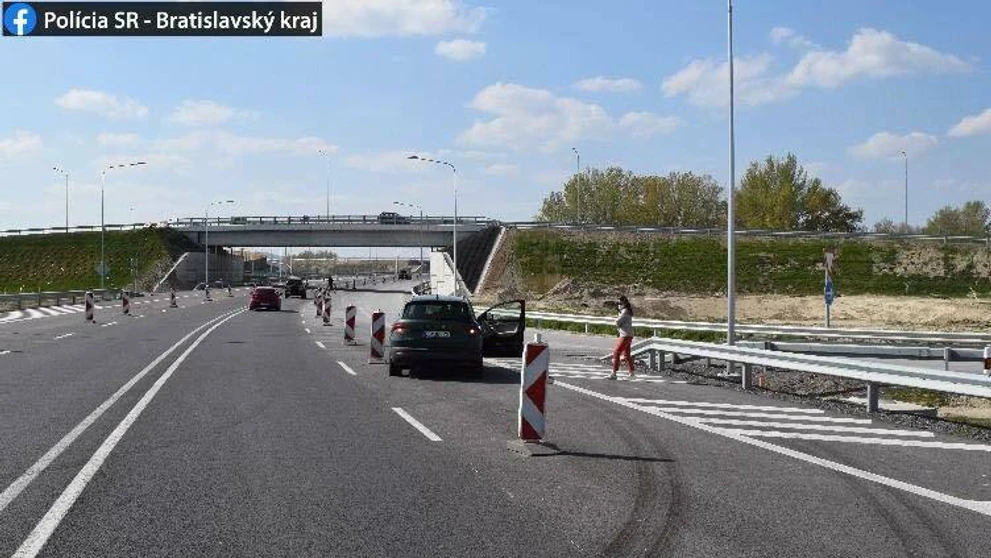 Auto, do ktorého narazil opitýv vodič jazdiaci v protismere.