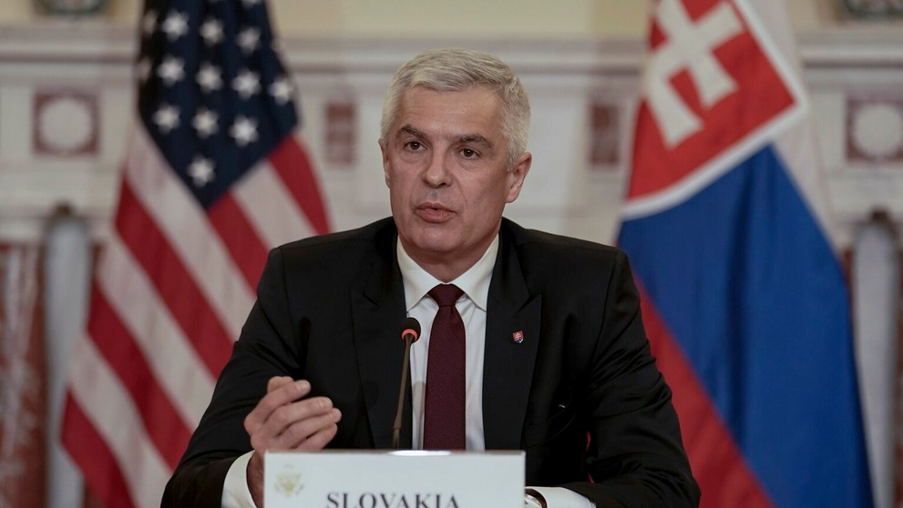 Ivan Korčok počas podpisu obrannej dohody s USA.