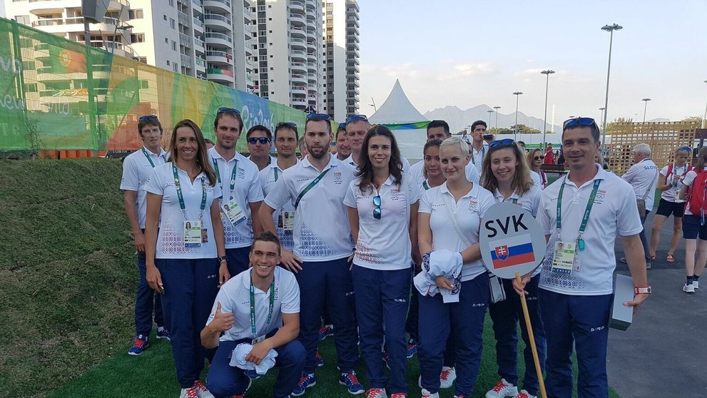 Vztyčovanie slovenskej vlajky v Olympijskej dedine v Riu.