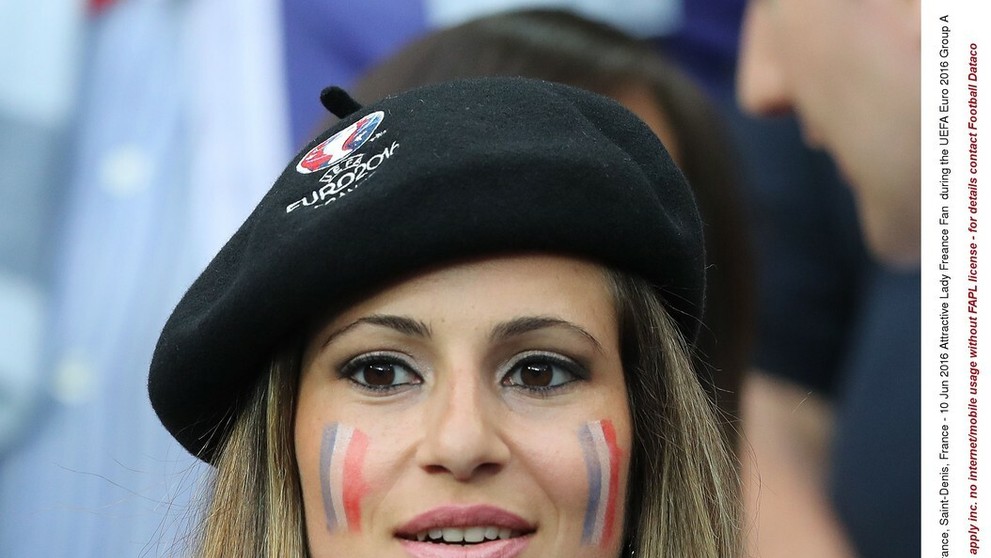 Aj ženy majú rady futbal. Na tieto fanúšičky sa veru dobre pozerá