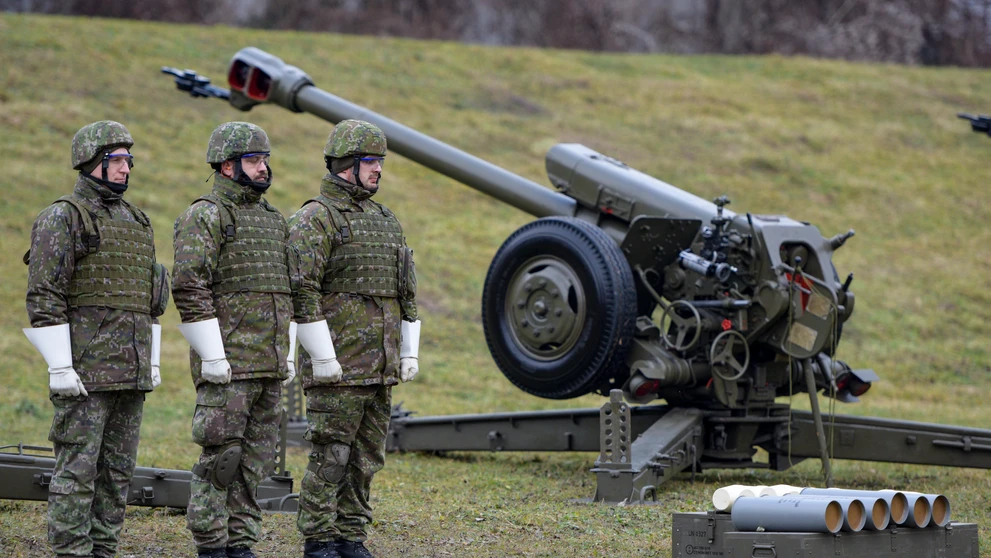 O salvy sa postarali delostrelci 21. samohybného delostreleckého oddielu generálmajora Alexandra Kordu z Michaloviec, s použitím ťahaných húfnic 122 mm HD-30.