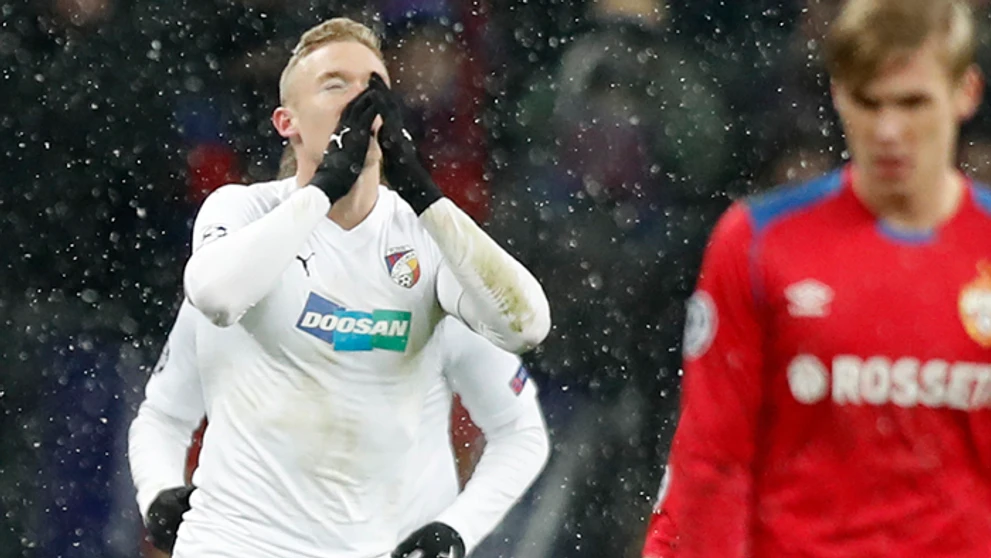 Roman Procházka z Viktorie Plzeň sa teší z gólu v Lige majstrov.
