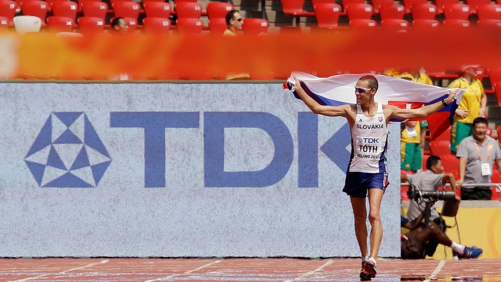 Matej Tóth si užíva zlatý beh cieľovou rovinkou.