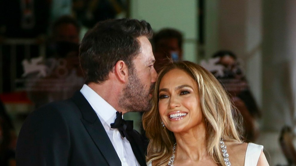 Ben Affleck a Jennifer Lopez na premiére filmu The Last Duel na Benátskom filmovom festivale