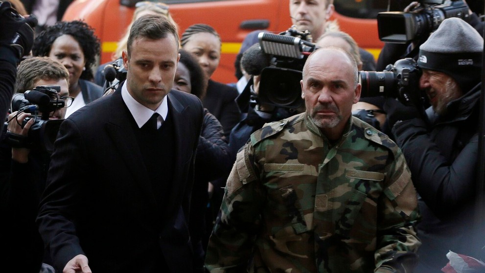 Pistorius prichádza na súd v Pretorii.