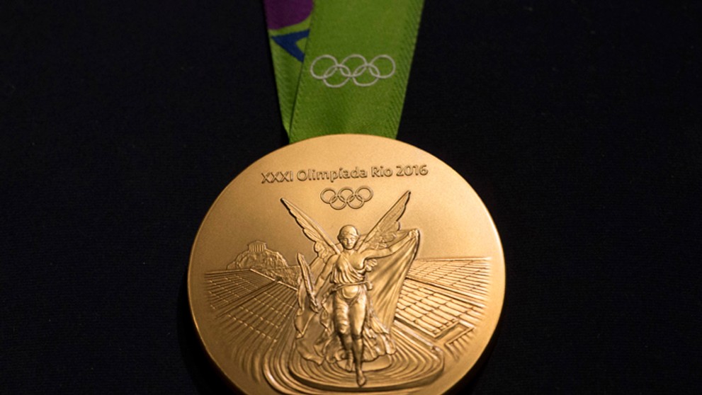 Na snímke rub zlatej olympijskej medaily.