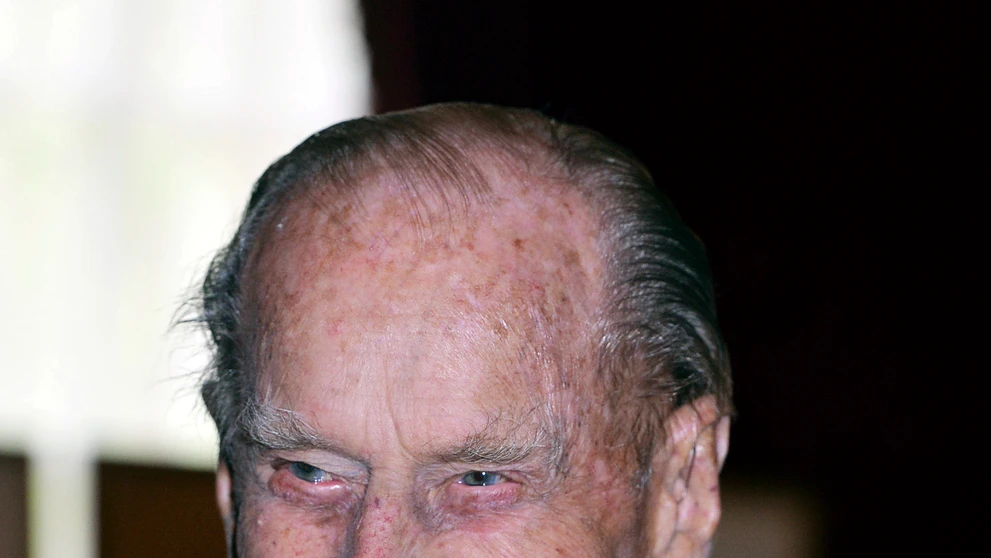 Princ Philip oznámil odchod do kráľovského dôchodku. 
