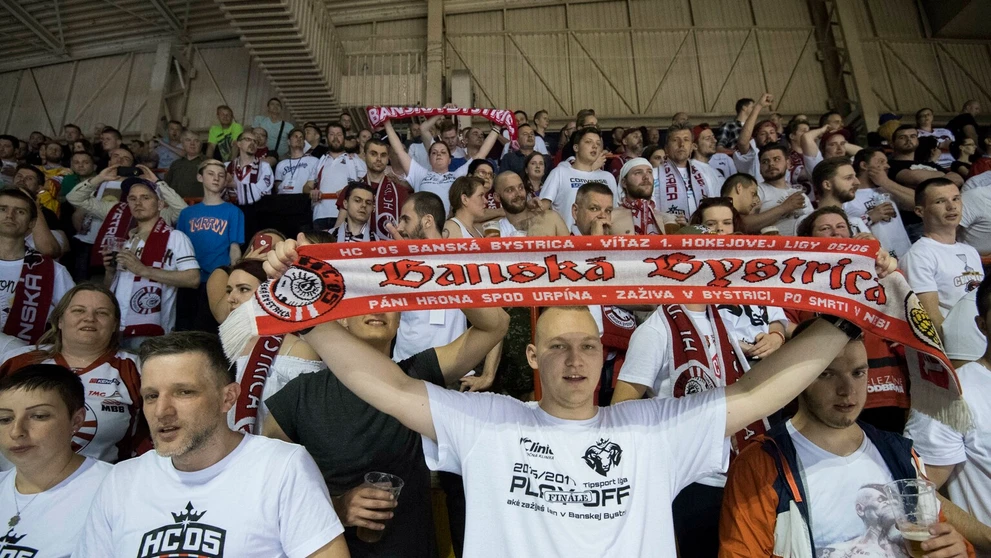 Na snímke fanúšikovia Banskej Bystrice počas finále proti Trenčínu.